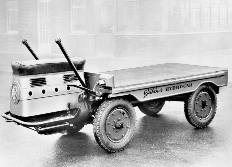 Mit dem Hydrocar schuf Linde Material Handling (damals noch Güldner) den Vorfahr des modernen Gabelstaplers. (Bild: Linde Material Handliing)