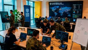 Bei „Locked Shields 2026“ verteidigte das DACHL-Team simulierte IT-Systeme kritischer Infrastrukturen gegen koordinierte Echtzeitangriffe. (Bild: KI-generiert)