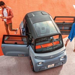 Fahrer- und Beifahrertür sind aus Kostengründen identisch, links ist die Tür hinten angeschlagen, rechts vorne.(Bild:  maison-vignaux @ Continental Productions)