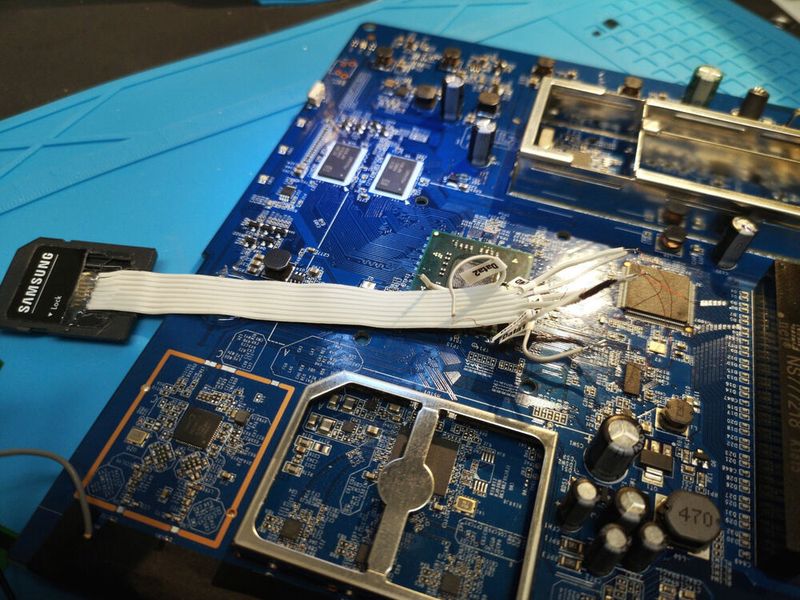 Aus dem Prozess der Datenrettung: „Zur Vorbereitung einer forensischen Auswertung fand CBL Datenrettung einen Weg, Daten aus den Chips eines Routers auszulesen.“ (CBL Datenrettung)