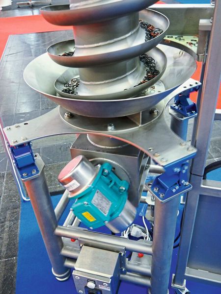 Schwingelemente von Rosta im Einsatz eines Vibrationsförderers (Bild: Mühlenkamp)