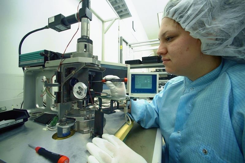 Abb. 3 Mehr als 7000 Stützstellen bedient sich der Computer bei der Justierung des Stereo Discovery.V20. (Archiv: Vogel Business Media)