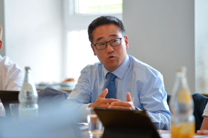 Dominic Schäfer-Elmayer, Spezialist Digitalisierung, ist für die Bank Deutsches Kraftfahrzeuggewerbe (BDK) dabei. (Bild: Johannes Untch / VCG)