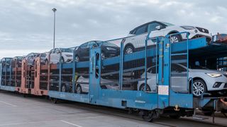 Die Auslieferungen von Neuwagen sind weiterhin rückläufig. Anders als in den Monaten zuvor war im Juli auch der Privatmarkt spürbar betroffen. (Bild: Seat S.A.)