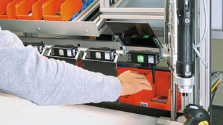 Komponenten und Komplettsysteme: Bei RK Rose+Krieger lassen sich ganze Arbeitsplatzsysteme aus den einzelnen Produkten zusammenstellen. (Bild: RK Rose+Krieger)