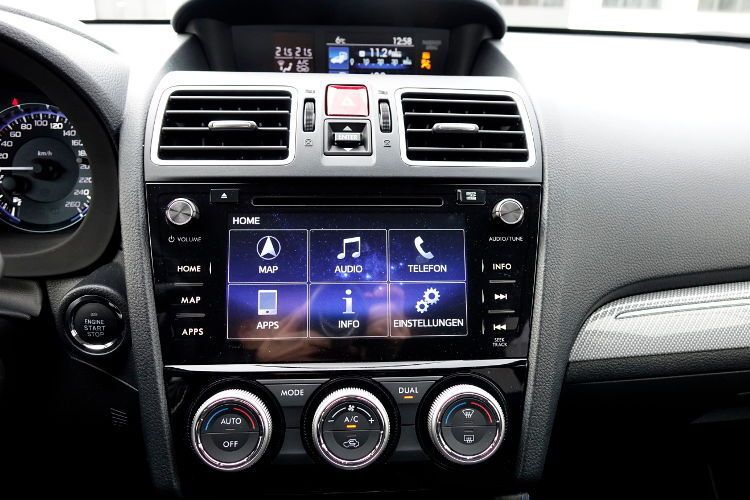 In der Mittelkonsole erkennen wir einen alten Bekannten: sowohl die Lüftungsdüsen als auch die Infotainmentanzeigen haben wir schon mal im Subaru XV gesehen. (Foto: Wolfgang Sievernich)