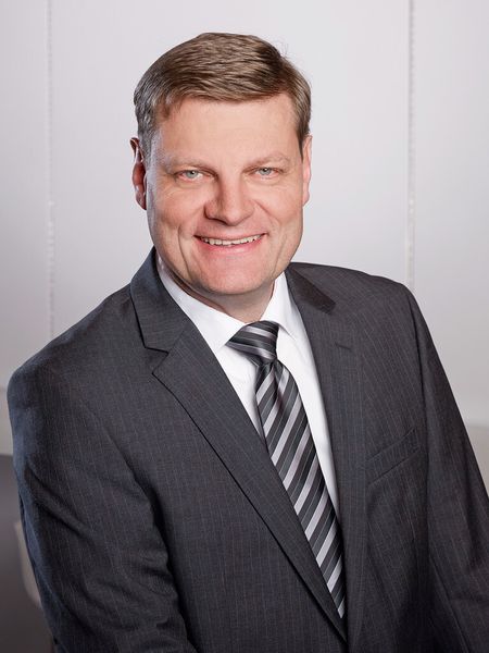 „Wir stellen fest, dass immer höhere Maschinengenauigkeiten über ein ständig zunehmendes Volumen des Arbeitsraumes gefordert werden”, berichtet Michael Bergmann, Geschäftsführer der Union Werkzeugmaschinen GmbH Chemnitz. (Bild: Union Chemnitz)