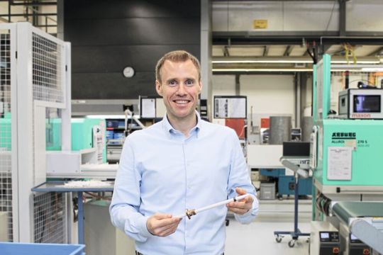 Stefan Zilm, Leiter Business Development für den Bereich CIM/MIM bei Maxon: „Technische Keramik findet gerade in der Medizintechnik vielfältige Anwendungen – dank ihrer Härte, Festigkeit und biologischen Verträglichkeit.“ Stefan Zilm, Leiter Business Development für den Bereich CIM/MIM bei Maxon: „Technische Keramik findet gerade in der Medizintechnik vielfältige Anwendungen – dank ihrer Härte, Festigkeit und biologischen Verträglichkeit.“