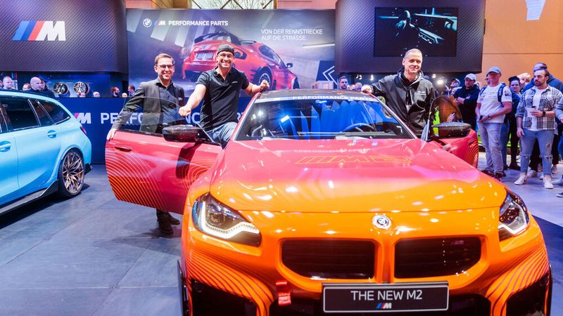 Manche Hersteller nutzen die Essen Motor Show für Präsentationen, BMW hat am Freitag bereits den neuen M2 mit M Performance Parts enthüllt.   (Bild: Messe Essen)