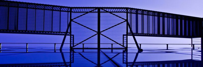 Moderne Unternehmen haben heute keinen „Netzwerk Perimeter“ oder Netzwerkrand mehr. Das neue Security-Framework SASE bringt wesentliche Sicherheitsservices in einem Cloud-nativen Modell zusammen und damit Sicherheit in eine Perimeterlose Infrastruktur. Moderne Unternehmen haben heute keinen „Netzwerk Perimeter“ oder Netzwerkrand mehr. Das neue Security-Framework SASE bringt wesentliche Sicherheitsservices in einem Cloud-nativen Modell zusammen und damit Sicherheit in eine Perimeterlose Infrastruktur.