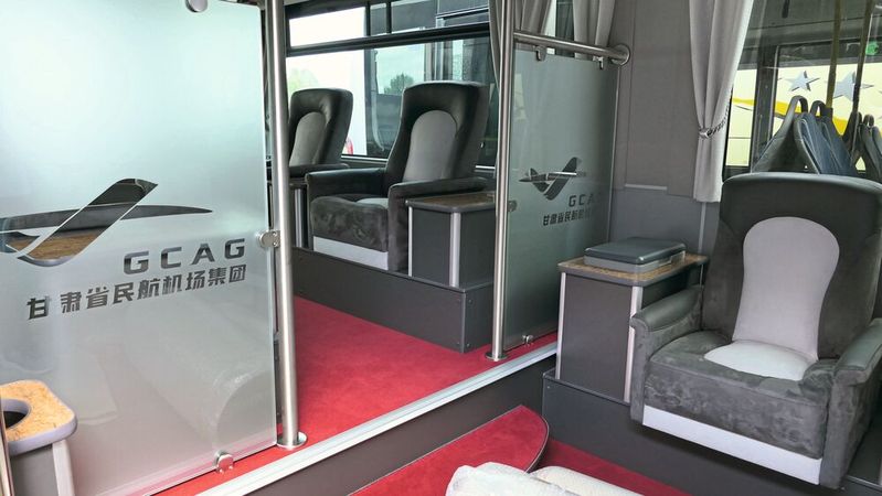First Class im Bus: Die VIP-Kunden der Fluggesellschaften sollen auch im Rollfeldbus spüren, dass sie etwas besonderes sind. Heymann fertigt die Busse nach den Wünschen der Gesellschaften.  (Bild:  Wenz - VCG)