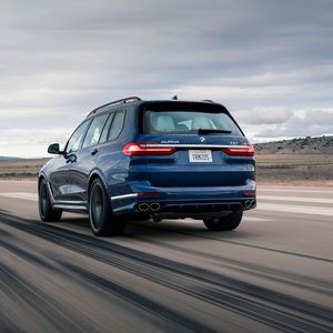 Das Allgäuer Unternehmen zeigt mit seiner Variante des BMW X7, dass es beim größten SUV der Bayern noch eine Steigerung geben kann.(Bild:  Alpina)