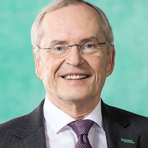„Für uns als Familienunternehmen war Innovation schon immer Teil unserer Erfolgsgeschichte und sie zählt, neben Nachhaltigkeit und Effizienz, zu unseren wesentlichen Unternehmenswerten“, sagt Prof. Dr. Heinz-Walter Große, Vorsitzender des Vorstands und Arbeitsdirektor der B. Braun Melsungen AG. 