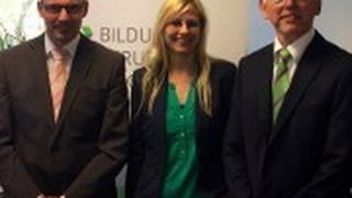 Tiemeyer-Vorstand Michael Evers (li.) sowie Simone Vogel und Detlef Hofmann vom Wirtschaftskolleg freuen sich auf die Zusammenarbeit. (Foto: Tiemeyer)