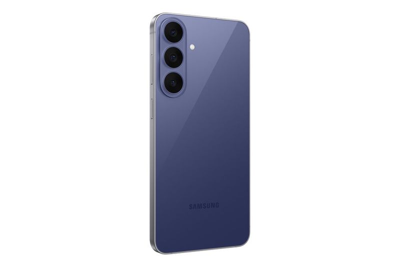 Das Galaxy S26 FE verfügt über ein Triple-Kamerasystem mit einer 50-MP-Hauptkamera. (Bild: Samsung)