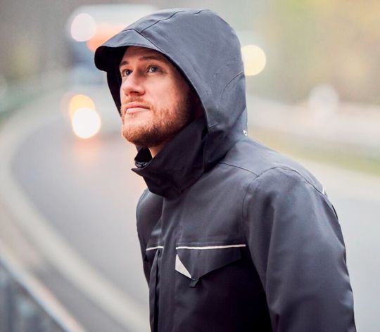 Warme Kleidung von Mewa schützt bei Kälte, Wind und Regen.(Bild:  Mewa)