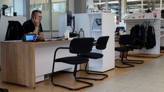 Das Telefon rangiert in der Kommunikation mit dem Kunden – egal ob im Service oder im Verkauf – noch hinter E-Mail und Brief. (Bild: Schreiner – »kfz-betrieb«)