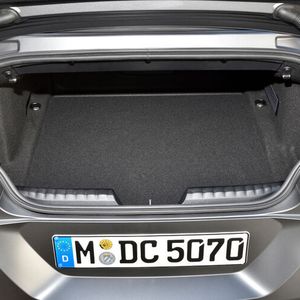 Das Kofferraumvolumen variert zwischen 281 und 160 Liter. 