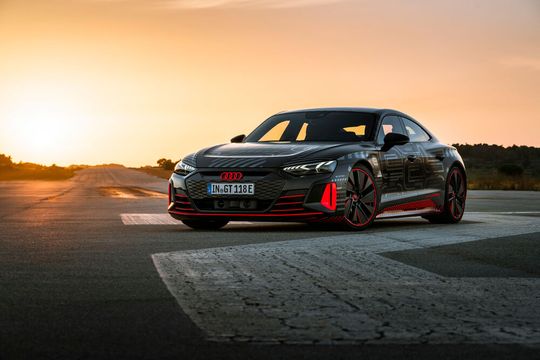 Audi bringt mit dem RS E-Tron GT seine eigene Interpretation der J1-Architektur auf den Markt. (Bild:  Audi)