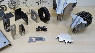 Auswahl von verschiedenen Laser- und Abkantteilen. (Bild: Stocker)