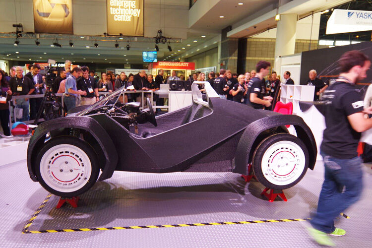Der Strati besteht aus weniger als 50 Bauteilen. Der 3D-Flitzer hat durchaus Ähnlichkeiten mit einem Smart Roadster. (Foto: Press-Inform)