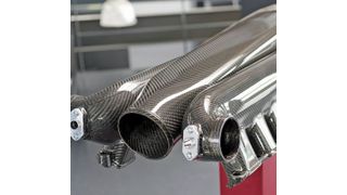 Dieses Bugatti-Ansaugrohr gehört zu den CFK-Hochleistungsbauteilen, die das Unternehmen Capricorn auf Maka-CNC-Bearbeitungsmaschinen anfertigen kann. (Maka)