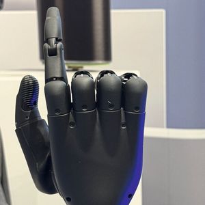 Der Swiss Automation Day der Ostschweizer Fachhochschule in Rapperswil hat sein 15 jähriges Jubiläum gefeiert. Mehr als 30 Aussteller haben Ihre neuesten Technologien im Bereich Automatisierung präsentiert.(Bild:  Anne Richter, VCG)