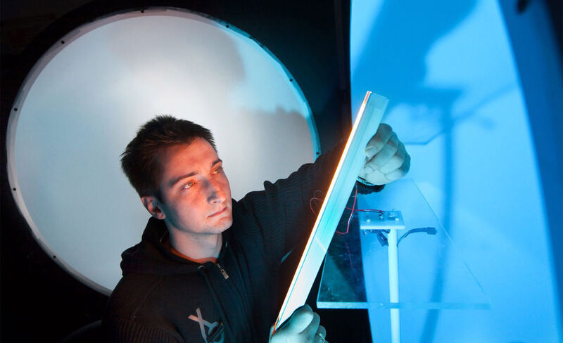 Im unternehmenseigenen Kugel-Spektrophotometer werden auch die aus der Backlight-Technologie hervorgegangenen e³-Leuchtmittel vermessen (Archiv: Vogel Business Media)