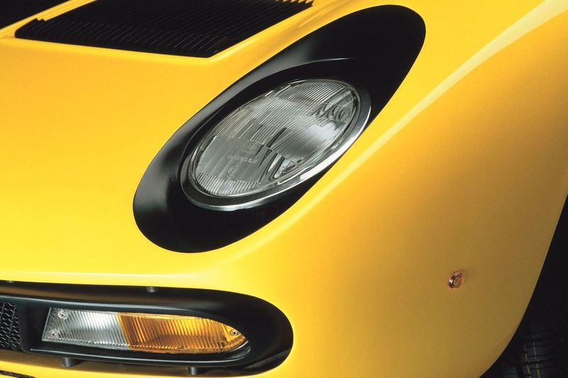 Aufsehen erregte der Sportwagen auch mit seinen Klappscheinwerfern. (Lamborghini)