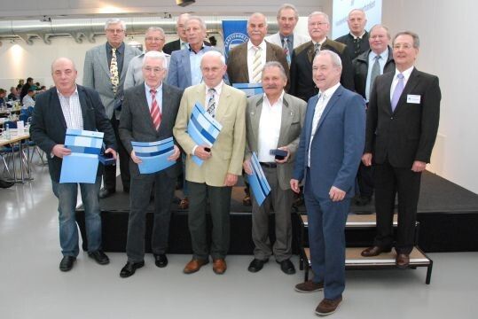 Auf der Frühjahrstagung wurden einige Meister für ihr 40. oder 50. Meisterjahr geehrt. (Foto: Lauer)