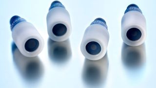 Bei den Ultraschallsensoren Pico+TF entwickelt ist die aktive Sensorfläche mit Teflon vor sehr aggressiven Chemikalien geschützt. (Bild: Microsonic)