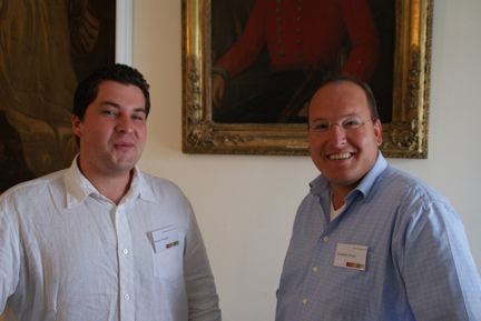 Christoph Runge, Ex-Produktmarketing- und Einkaufs-Chef von COS Distribution, im Gespräch mit David Friesen, Account Manager bei Magellan Netzwerke (Archiv: Vogel Business Media)