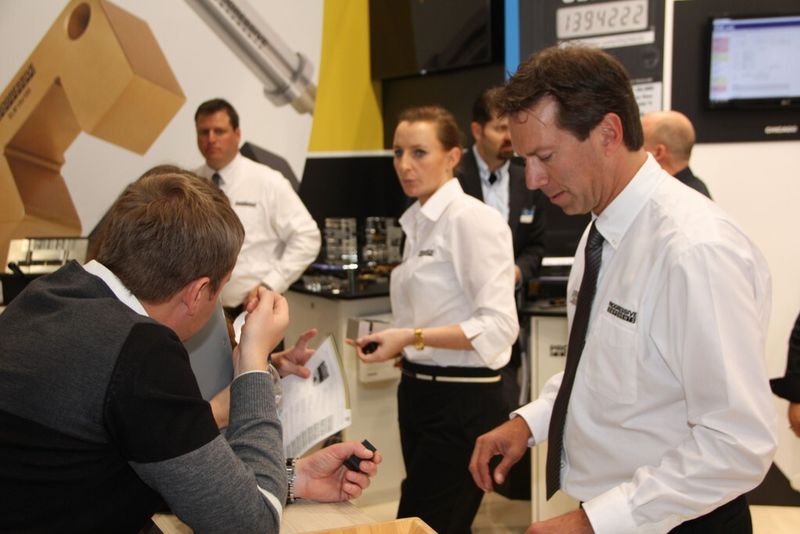 President Glenn Starkey (r.) discussed some of the details of his company’s products with visitors. (Source: Culp)