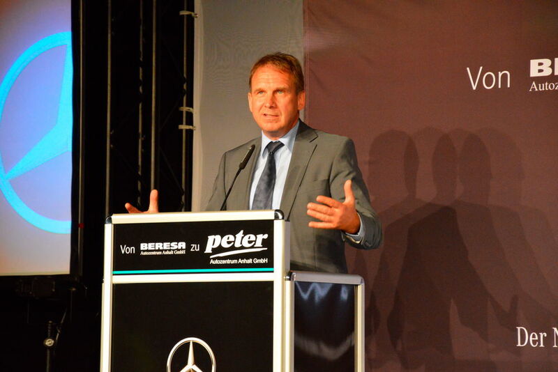 Thüringens ehemaliger Ministerpräsident Dieter Althaus hob die Bedeutung der Übernahme für die weitere wirtschaftliche Entwicklung der Autohausgruppe Peter hervor. (Achter / »kfz-betrieb«)