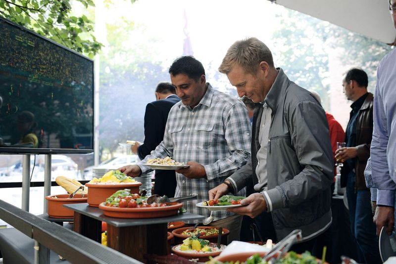 v. l.: Filippo Crisci und Marc Wötzold von der QSC AG. (Avaya)