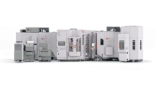 Robotersystem «RS 1 GEN2» mit zwei adaptierten 5-Achs-Bearbeitungszentren «C 32».(Bild:  Hermle)