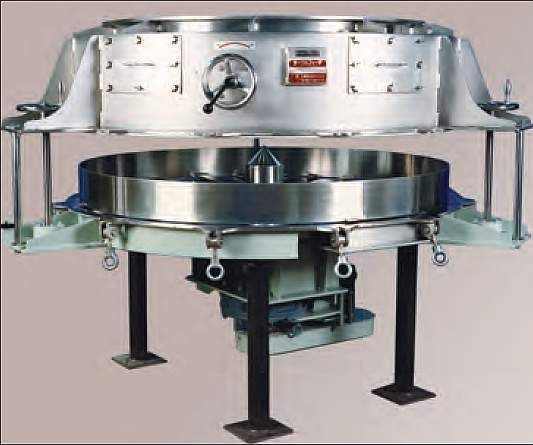 Der Circle Feeder besteht aus einer stationären Bodenplatte einem Strömungsbegrenzungsring (Wehr), zentralen Drehschiebern, eingefasst durch einen zylindrischen Drehring sowie der Einheit Antriebsachse, Drehzahlbegrenzer und Motor sowie einem oder mehreren Austragsstutzen. (Archiv: Vogel Business Media)