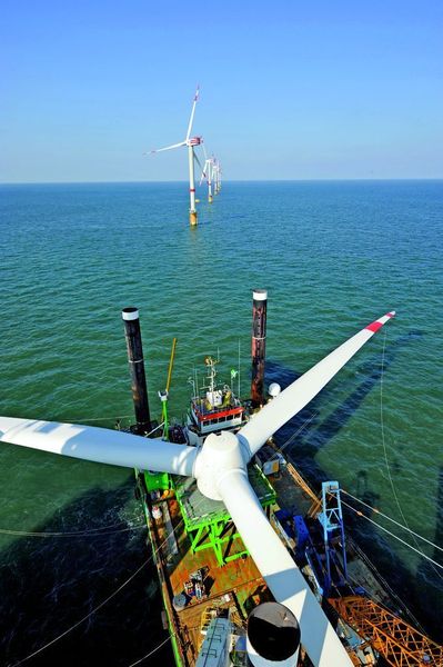 Logistik: Beim Offshore-Projekt Thornton Bank entpuppte sich nicht nur der Korrosionsschutz, sondern auch der Transport der Rotorblätter als Herausforderung. Bild: Repower (Archiv: Vogel Business Media)