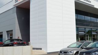 Das neue Gebrauchtwagenzentrum von Pillenstein bietet Platz für 200 Ausstellungsfahrzeuge. (Achter / »kfz-betrieb«)