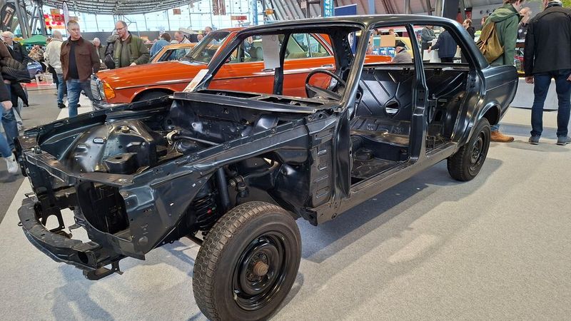 Diese W123-Karosse hat nie die Straße gesehen. Sie kam so vom Werk in eine Hochschule. (Bild: Dominsky – VCG)