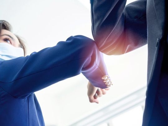 Der Handschlag in Corona-
Zeiten: Die Covid-19-Pandemie hat Auswirkungen auf die M&A-Aktivitäten in der Gesundheitsbranche. Ein Blick auf
aktuelle Trends lohnt sich. Der Handschlag in Corona-
Zeiten: Die Covid-19-Pandemie hat Auswirkungen auf die M&A-Aktivitäten in der Gesundheitsbranche. Ein Blick auf
aktuelle Trends lohnt sich.