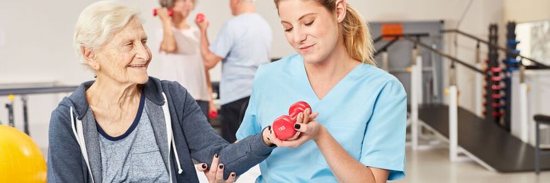 Bei Aufenthalten in Reha-Einrichtungen ist für betreuende Ärzte und Pfleger die Vorgeschichte der Patienten ein wichtiger Faktor, um die Therapie entsprechend anpassen zu können Bei Aufenthalten in Reha-Einrichtungen ist für betreuende Ärzte und Pfleger die Vorgeschichte der Patienten ein wichtiger Faktor, um die Therapie entsprechend anpassen zu können