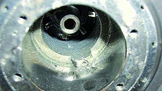 Bild 1: Das wird teuer. Beschädigtes Maschinenspindel-Innenleben nach einer Kollision des Werkzeugs mit dem Werkstück. (Bild: GMN Paul Müller)