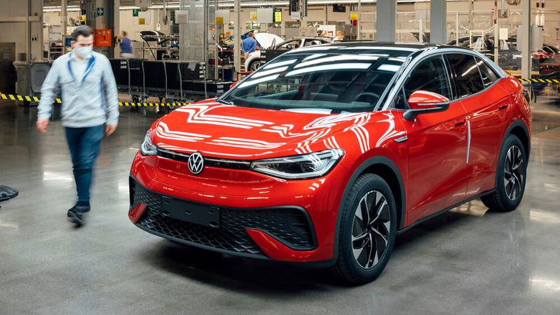 Ursprünglich war die Markteinführung des VW ID 5 in der ersten Aprilwoche geplant. Nun wird Anfang Mai daraus. Ursprünglich war die Markteinführung des VW ID 5 in der ersten Aprilwoche geplant. Nun wird Anfang Mai daraus.
