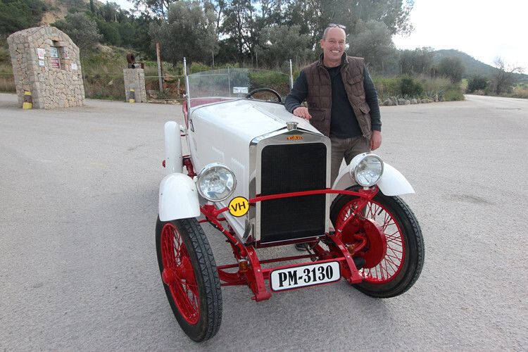 Der Prototyp kommt mit einer Batterieladung 100 Kilometer weit, spätere Fahrzeute sollen mit 250 Kilometern Aktionsradius jeden Punkt der Insel erreichen und wieder zurück kommen können. (Foto: Benjamin Bessinger/SP-X)