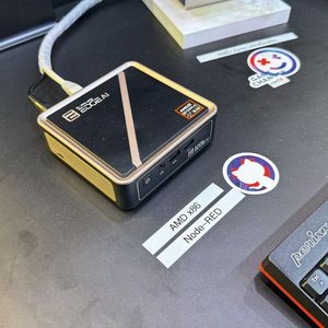 x86 für das Edge-Computing: Auf diesem kompakten Mini-PC (Sapphire Edge AI) läuft CtrlX OS, um beispielsweise IoT-Anwendungen wie Node-Red bereitzustellen.(Bild:  mc/VCG)