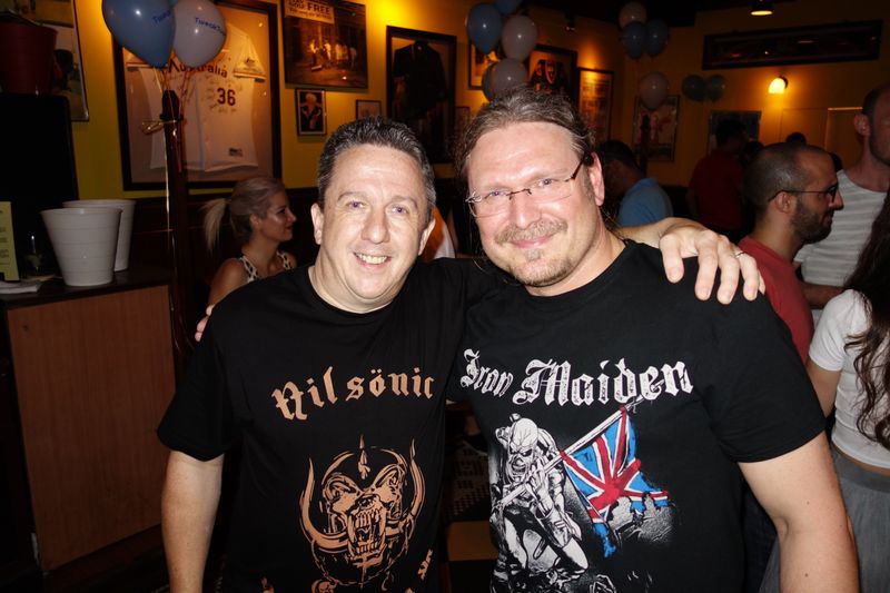 (l.) Nils Stallmach, Seasonic, und Ron Classen, Cooler Master, haben den Shirt-Contest des Abends gewonnen. (Vogel IT-Medien GmbH)