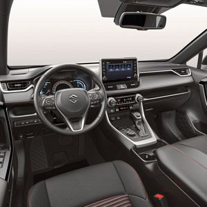 Das Interieur des Across entspricht weitgehend dem des Toyota RAV 4.(Bild:  Suzuki)
