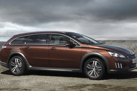 Beim 508 RXH von Peugeot handelt es sich um einen Kombi mit Allradantrieb und Dieselhybrid.  (Archiv: Vogel Business Media)