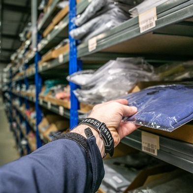 adobestock-1955106259-val-e-commerce-fulfillment-omnichannel-1000x563v1 (Bild: © Val/stock.adobe.com)